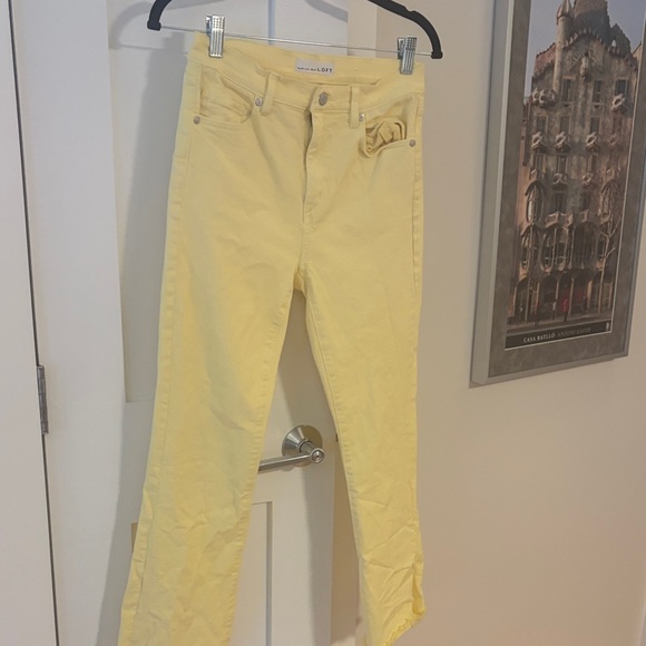 LOFT Denim - LOFT Yellow kick crop Women's Jeans size 0 EUC